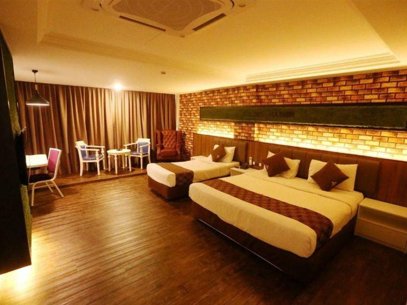 Golden Nasmir Hotel Букит Мертаджам Екстериор снимка