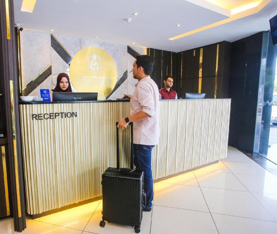 Golden Nasmir Hotel Букит Мертаджам Екстериор снимка