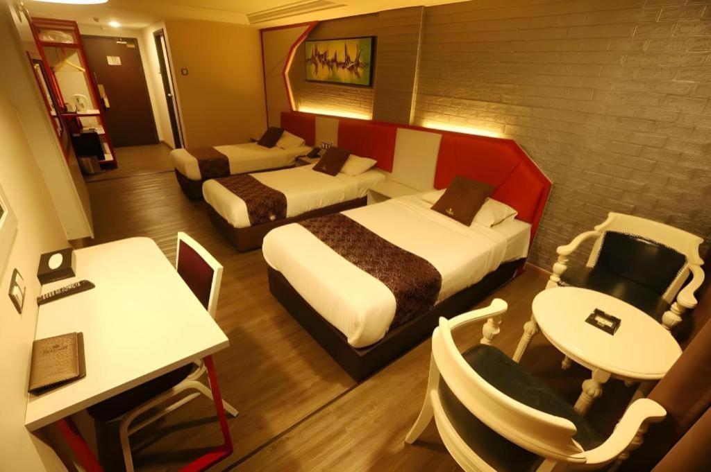 Golden Nasmir Hotel Букит Мертаджам Екстериор снимка